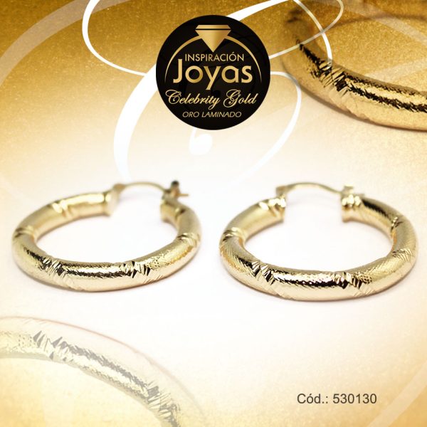 Argolla Celebrity Gold Tono Dorado Variado  Trancadero: Pasador V D: 2,7 cm A: 2,7 cm  Repuje de Líneas - 530130