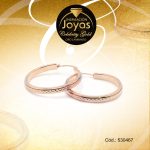 Argolla Celebrity Gold Variado Dorado Borde Ancho con Triángulos  - 530467