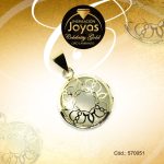 Dije Celebrity Gold Tono Dorado Aleación Piedra Trancadero: 0   A: 2,5 cm L: 4 cm Círculo Blanco - 570051