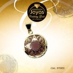 Dije Celebrity Gold Tono Dorado Aleación Piedra Trancadero: 0   A: 2,5 cm L: 4 cm Círculo Rojo - 570053